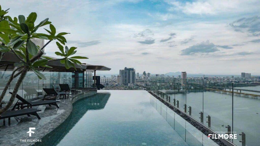Hồ bơi vô cực đặt tại tầng 25 tòa nhà The Filmore Da Nang
