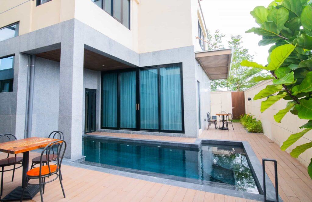 Hồ bơi tại biệt thự Regal Victoria