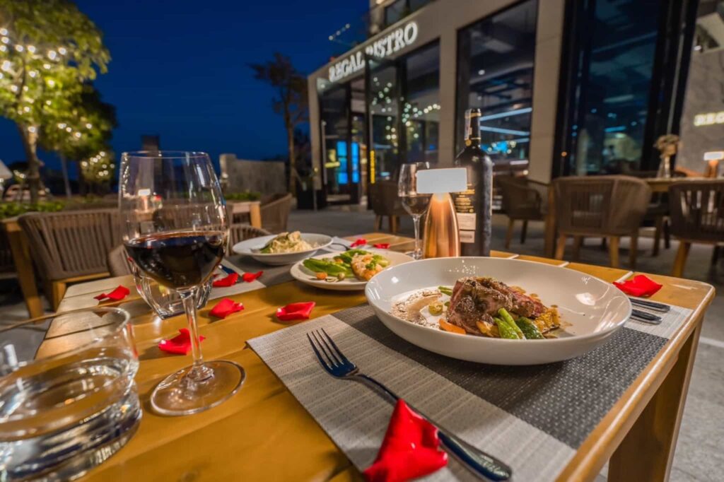 Nhà hàng Regal Bistro trong dự án Regal Victoria 